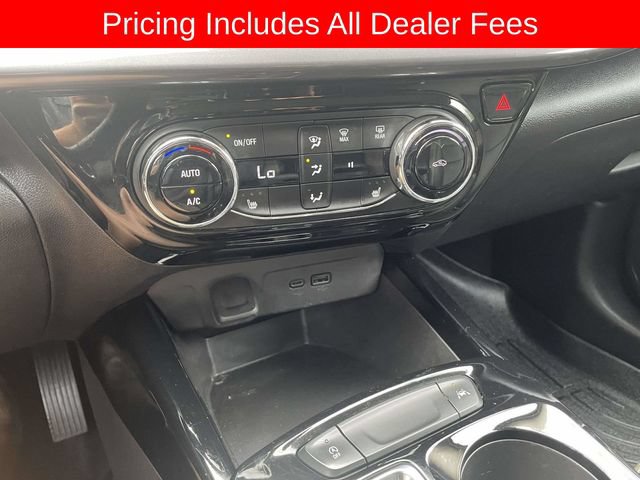 Used 2025 Chevrolet Trax ACTIV w/ Driver Confidence Package FWD image 32