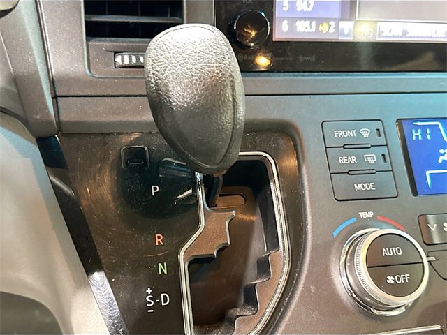 Used 2016 Toyota Sienna LE image 18