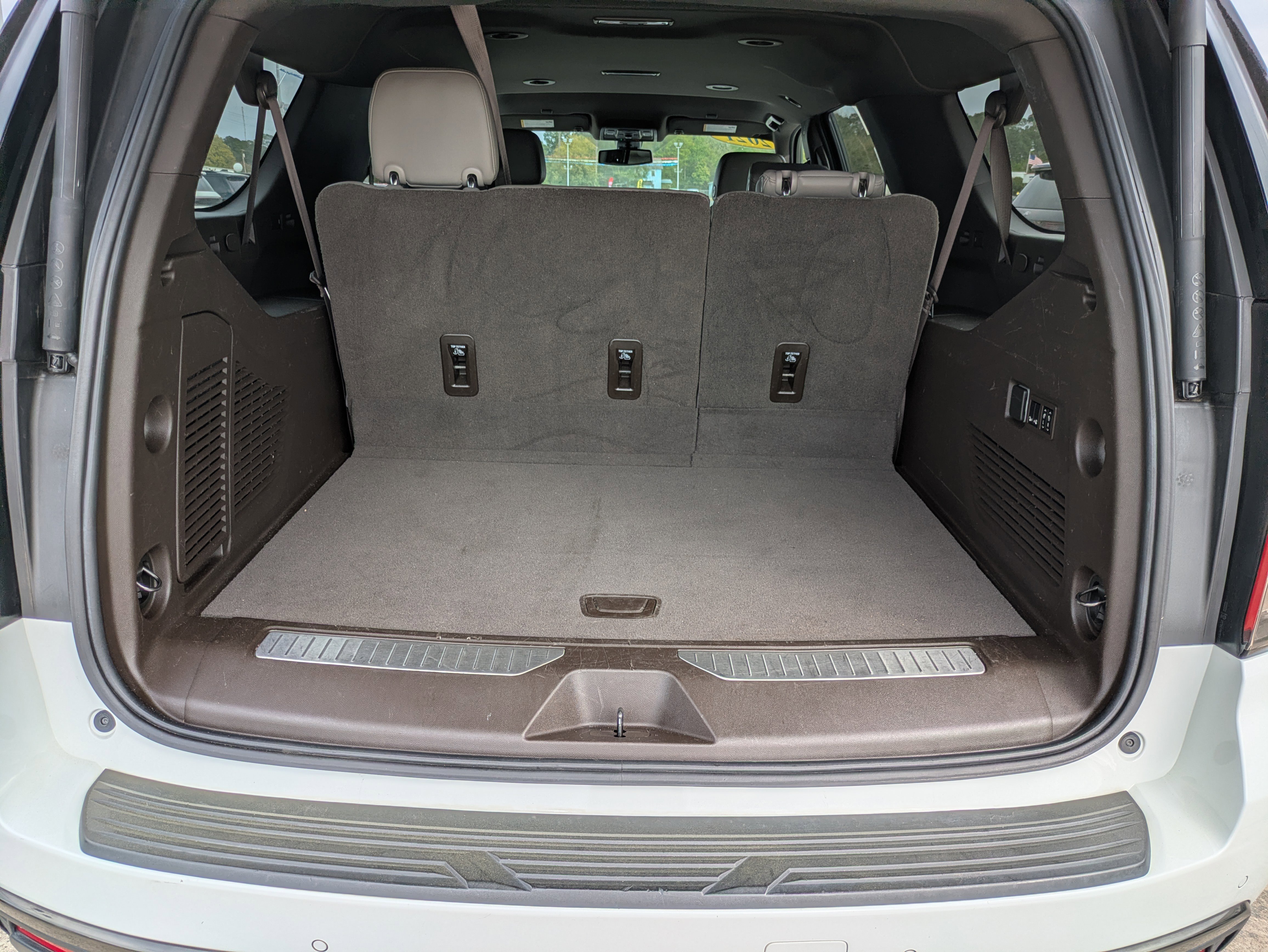 Used 2021 Chevrolet Suburban Z71 w/ Z71 Off-Road Package AWD/4WD image 10