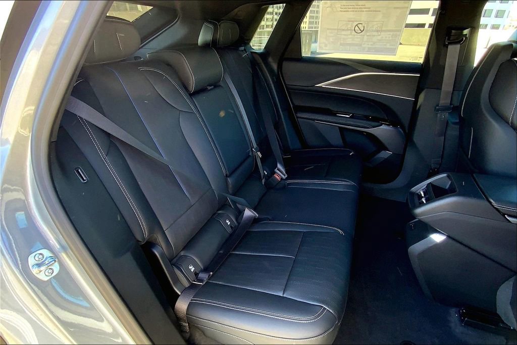 New 2025 Cadillac Lyriq Luxury image 31