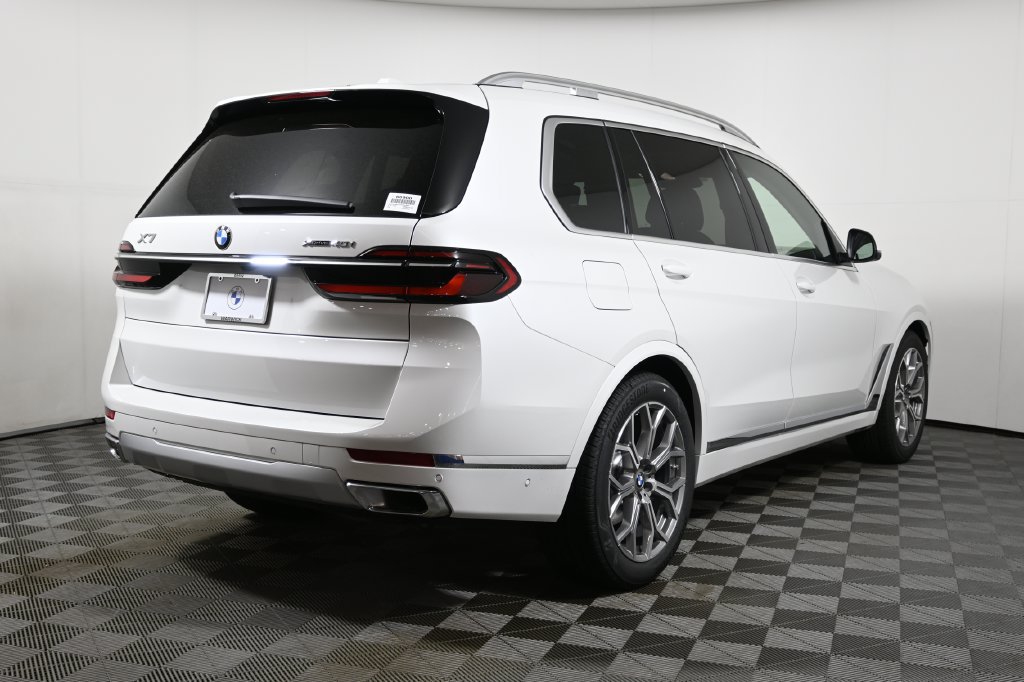 Used 2027 BMW X7 xDrive40i AWD/4WD image 7