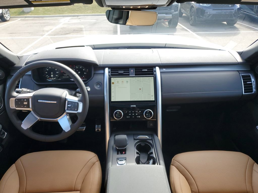 Used 2025 Land Rover Discovery Dynamic SE AWD/4WD image 29