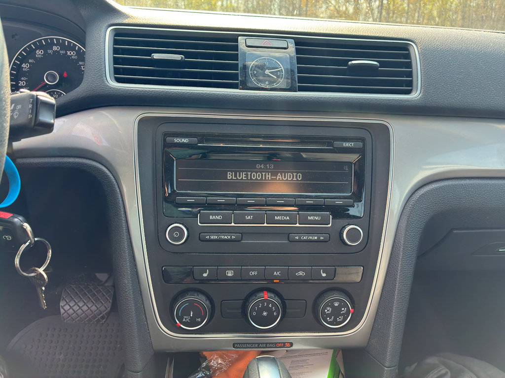 Used 2014 Volkswagen Passat 1.8T Wolfsburg Edition image 12