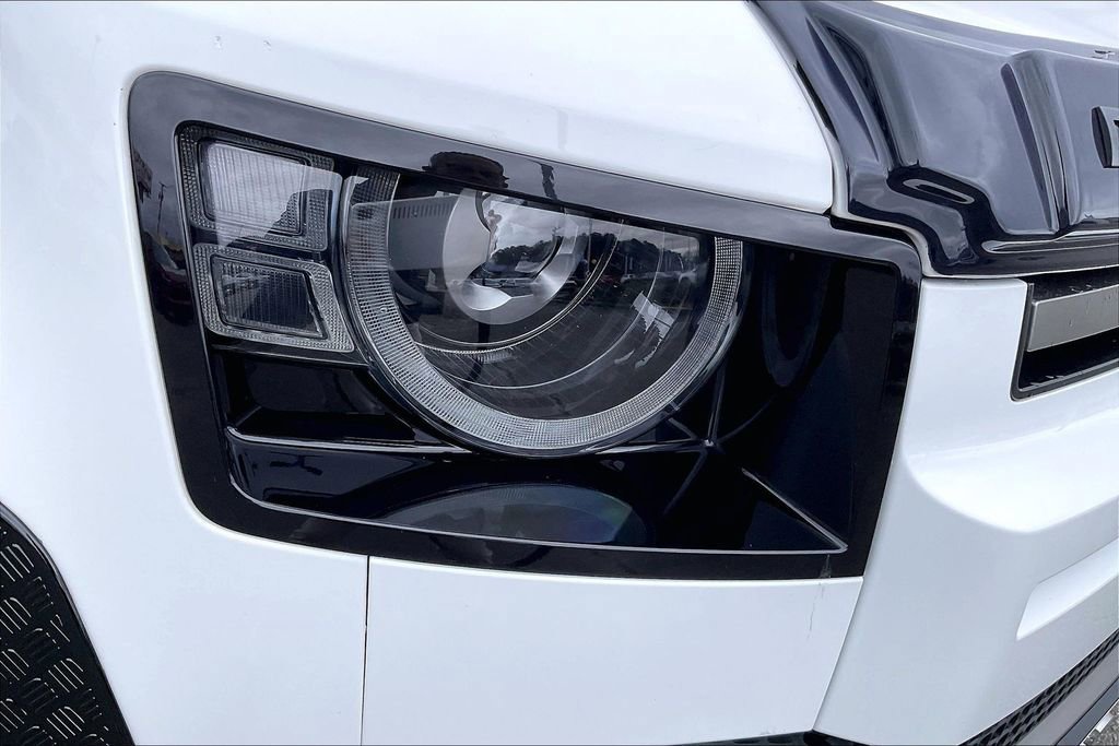 Used 2023 Land Rover Defender 110 X-Dynamic SE image 28