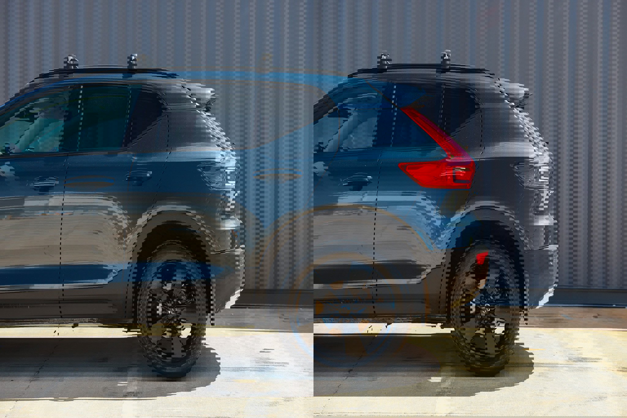 Used 2021 Volvo XC40 T4 Momentum w/ Protection Package Premier image 31