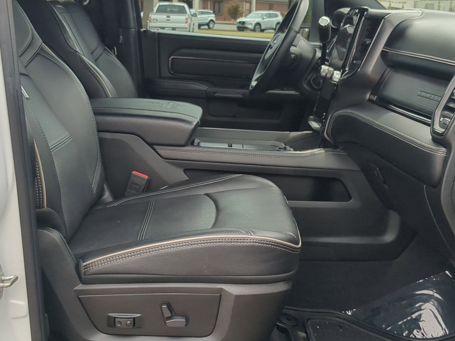 Used 2024 RAM 2500 Limited image 27