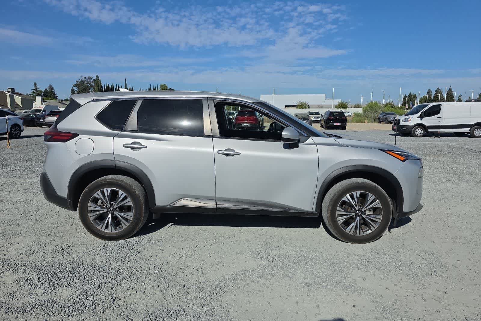 Used 2023 Nissan Rogue SV FWD image 9