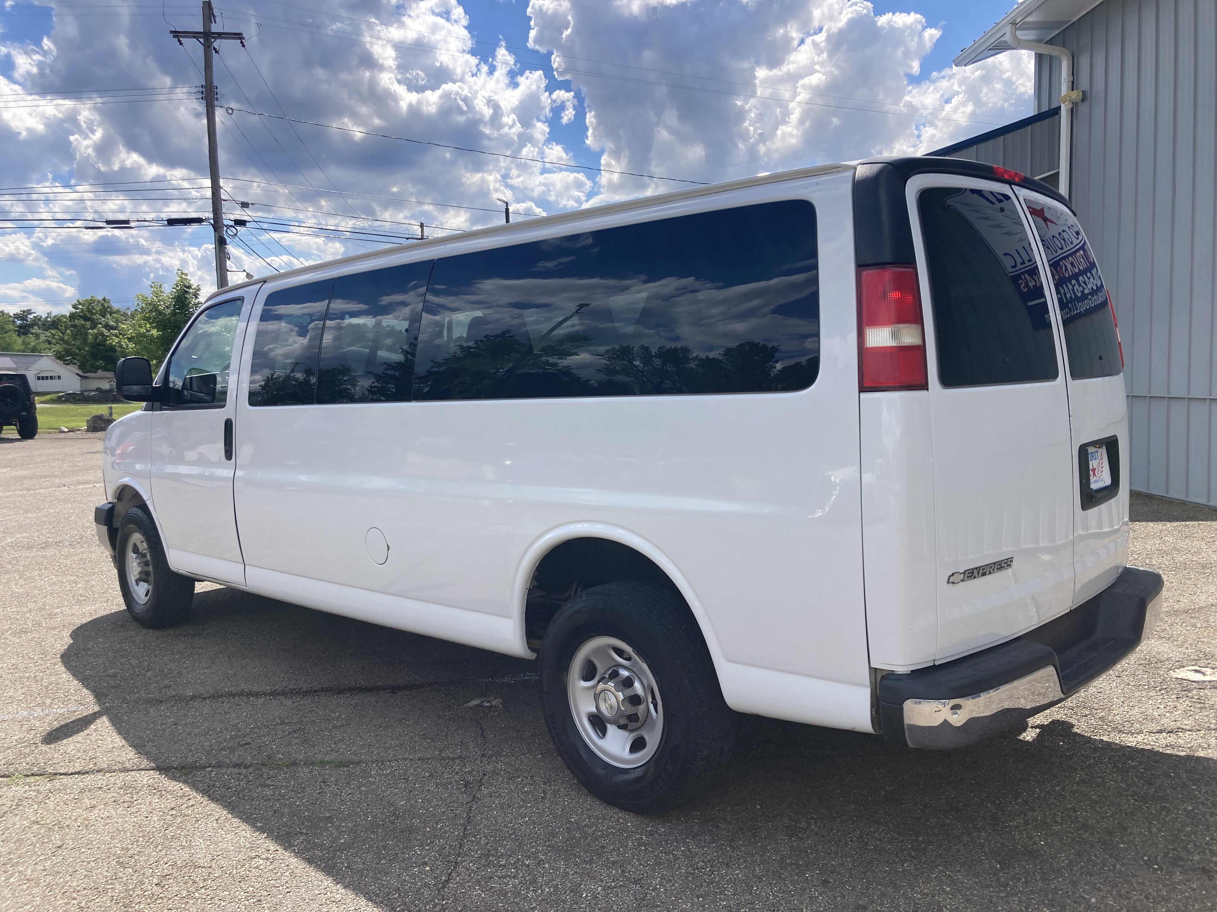 Used 2018 Chevrolet Express 3500 LT w/ LT Preferred Equipment Group RWD image 8