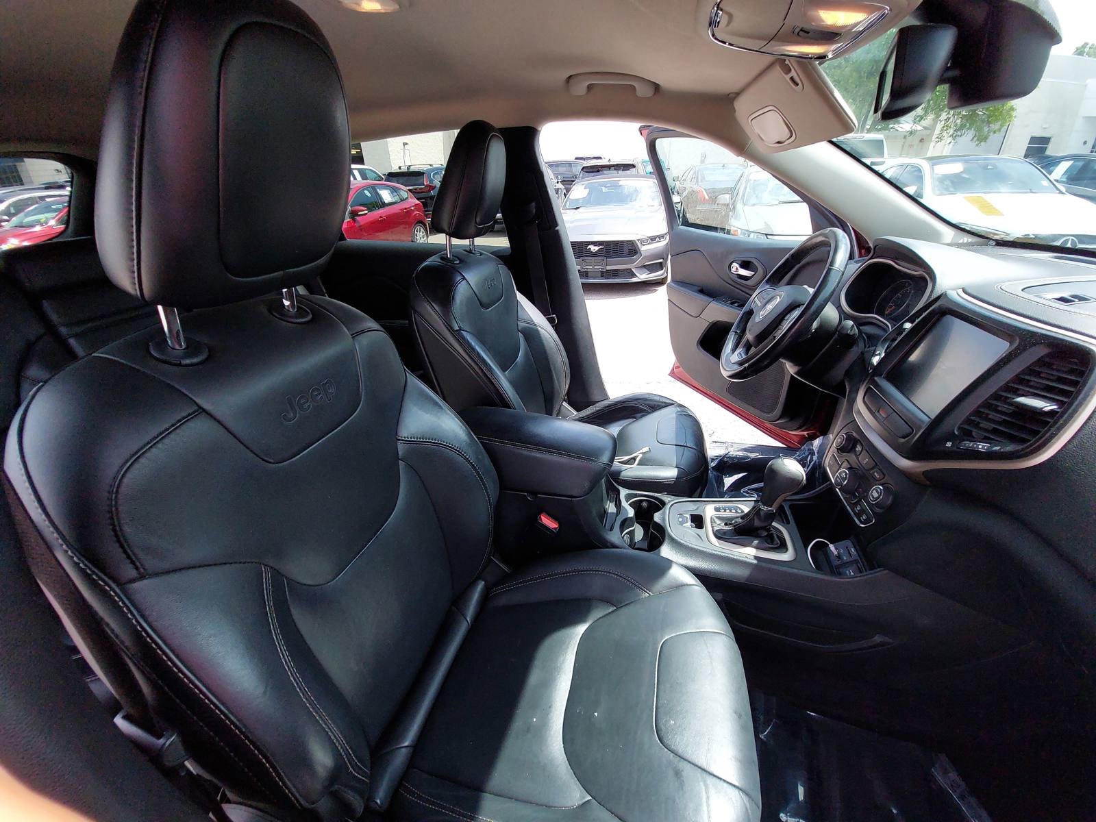 Used 2016 Jeep Cherokee Limited FWD image 10