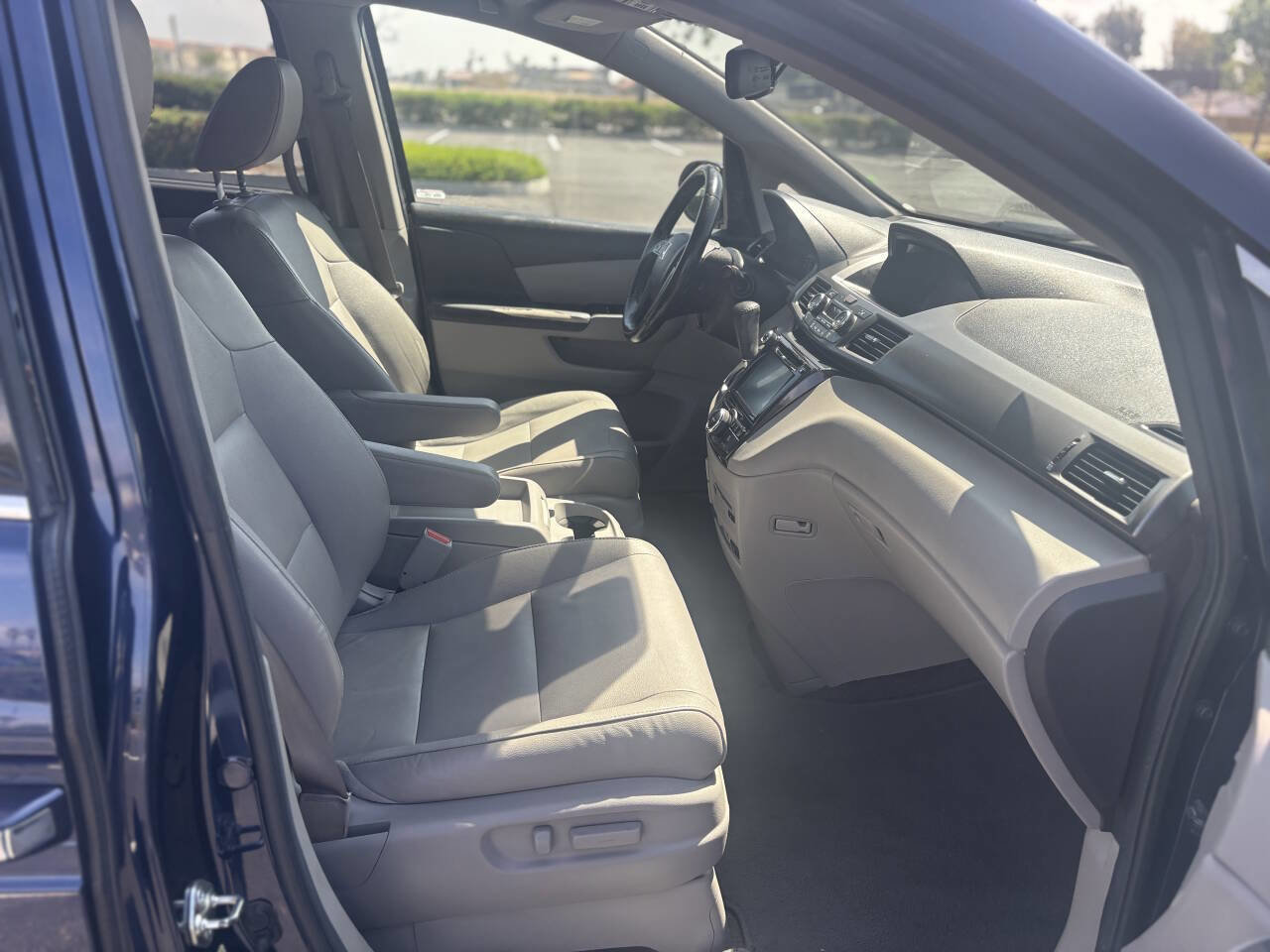 Used 2014 Honda Odyssey Touring Elite image 25