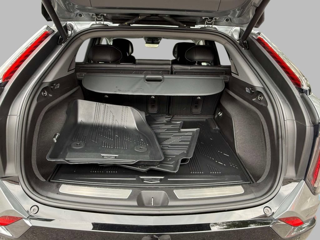 Used 2025 Cadillac Optiq Sport 2 w/ LPO, Floor Liner Package AWD/4WD image 17