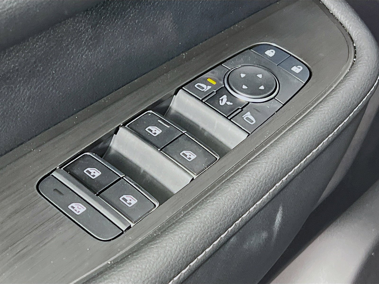 New 2026 Nissan Armada SL w/ Captain's Chari Seat Package AWD/4WD image 21
