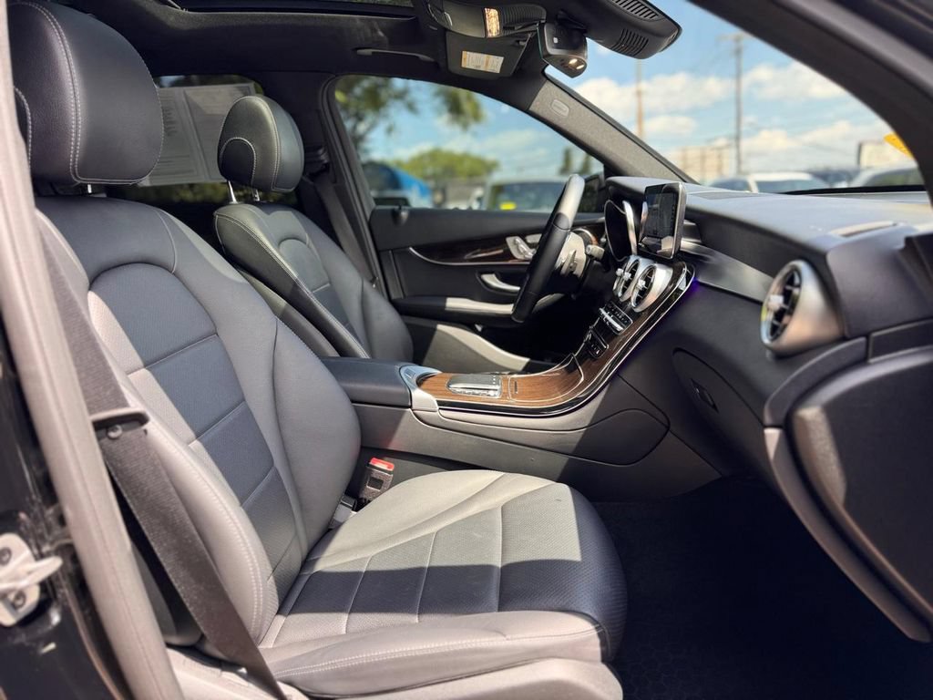 Used 2021 Mercedes-Benz GLC 300 4MATIC image 28