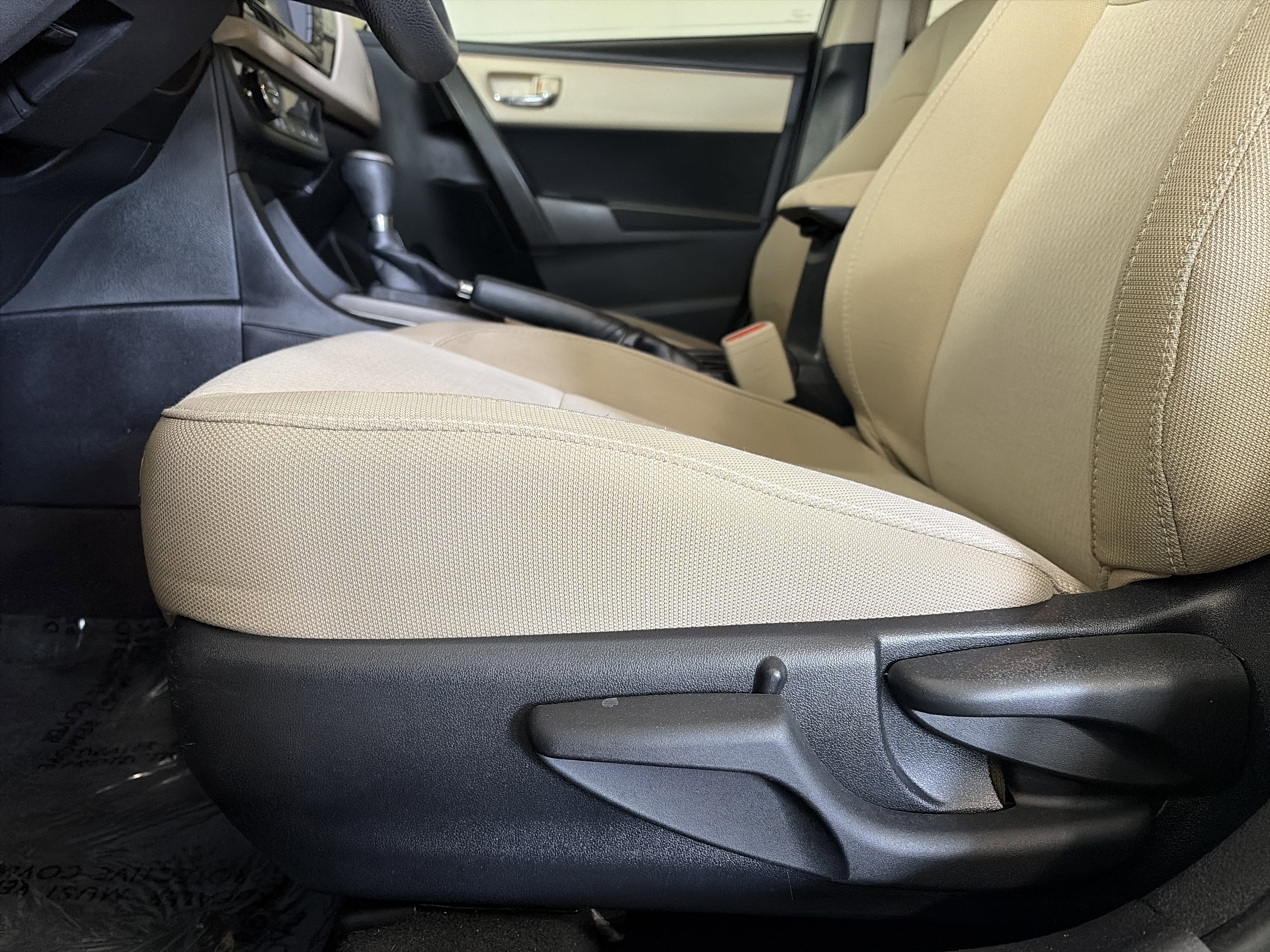Used 2016 Toyota Corolla LE image 15