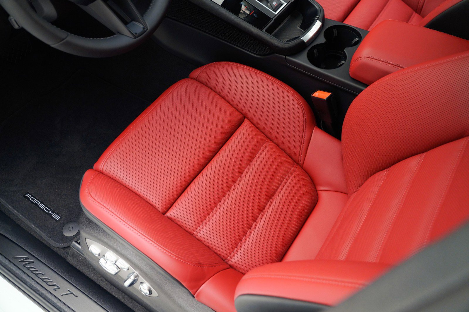 New 2026 Porsche Macan image 16