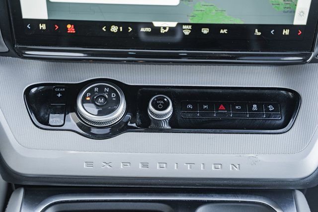Used 2025 Ford Expedition Active image 37