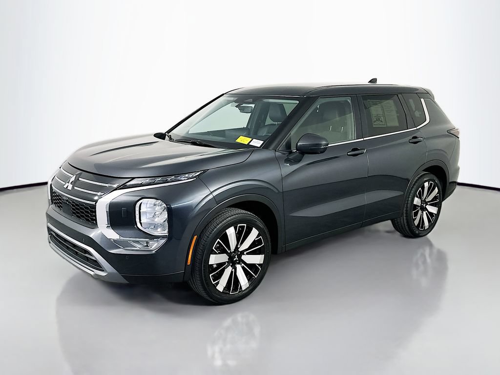 Used 2025 Mitsubishi Outlander SE AWD/4WD image 3