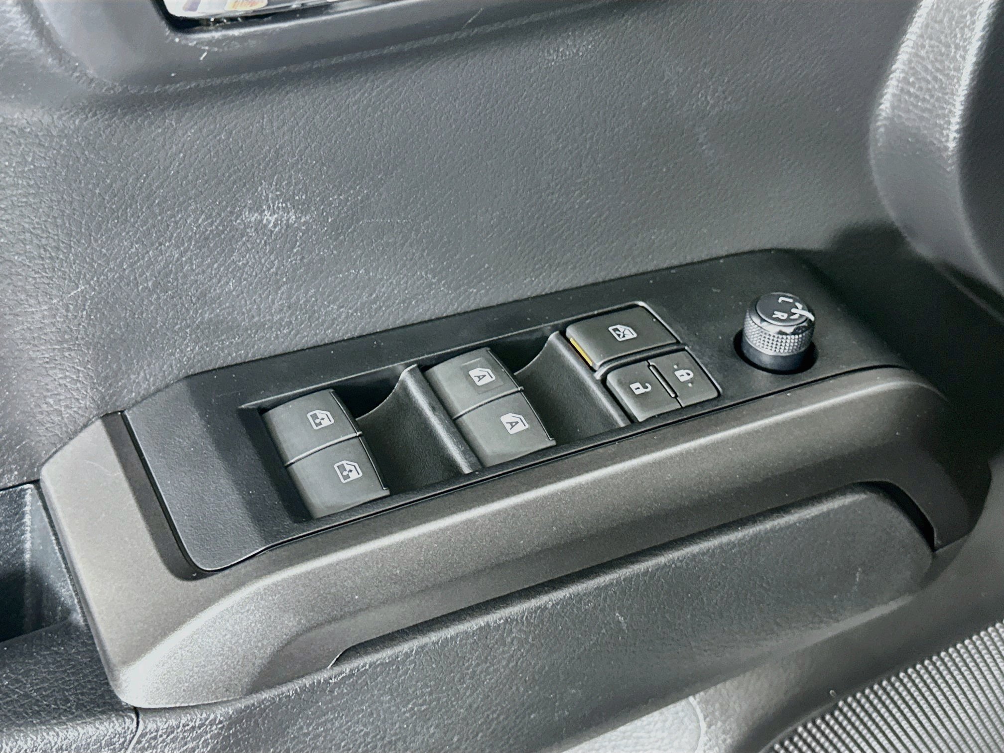Used 2022 Toyota Tacoma TRD Off-Road AWD/4WD image 15