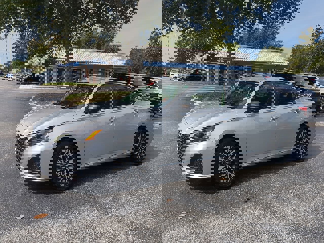 Used 2024 Nissan Altima 2.5 SV image 8