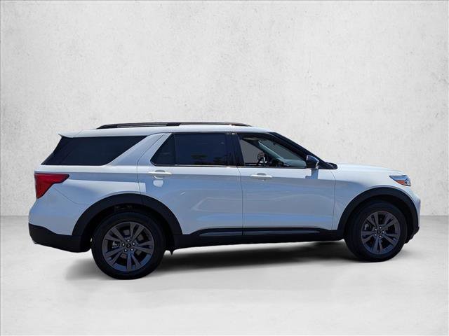 Used 2024 Ford Explorer XLT w/ Equipment Group 202A RWD image 4