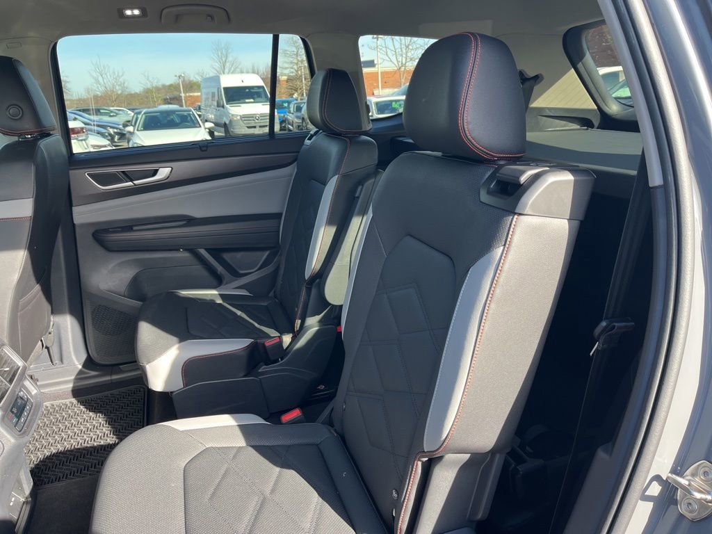 Used 2025 Volkswagen Atlas Peak Edition SE image 24