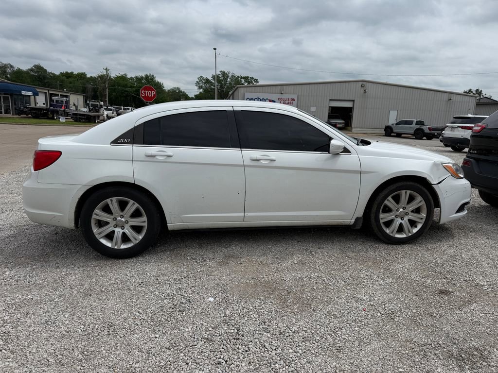 Used 2013 Chrysler 200 Touring FWD image 7