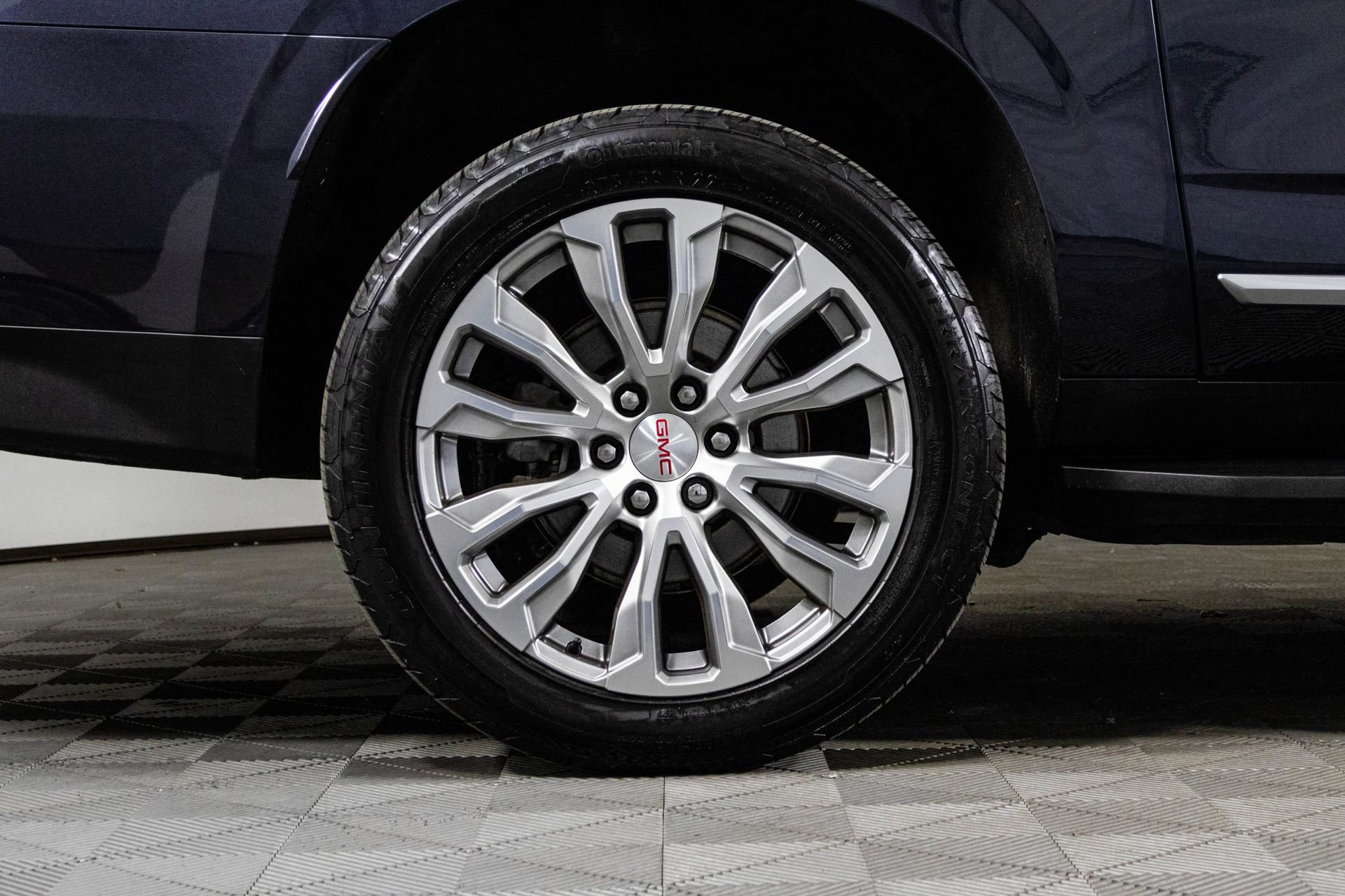 Used 2023 GMC Yukon XL Denali image 42