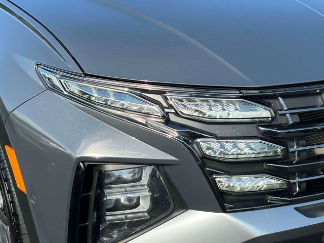 Certified 2025 Hyundai Tucson Limited AWD/4WD image 9