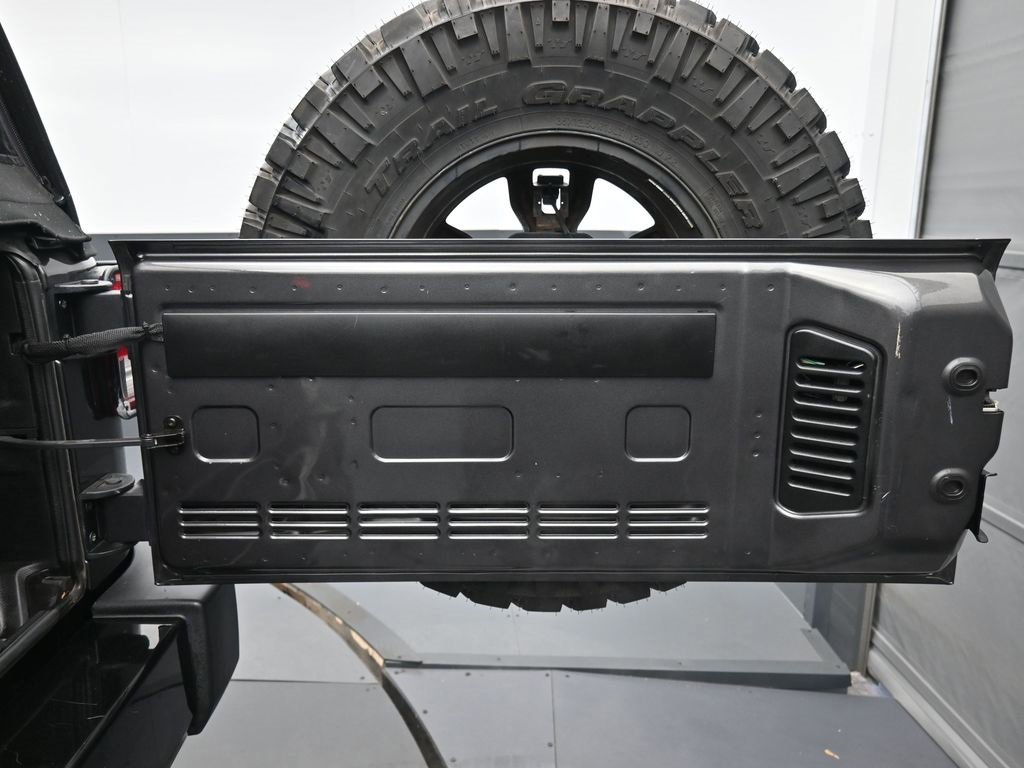 Used 2018 Jeep Wrangler Unlimited Sahara image 20