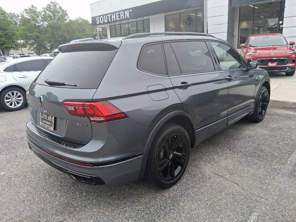 Used 2024 Volkswagen Tiguan SE R-Line AWD/4WD image 4