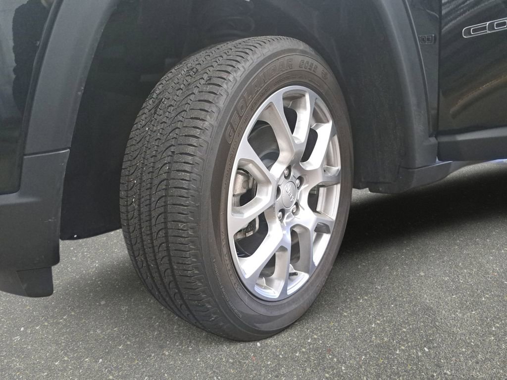 Certified 2023 Jeep Compass Latitude w/ Sun and Sound Group image 32