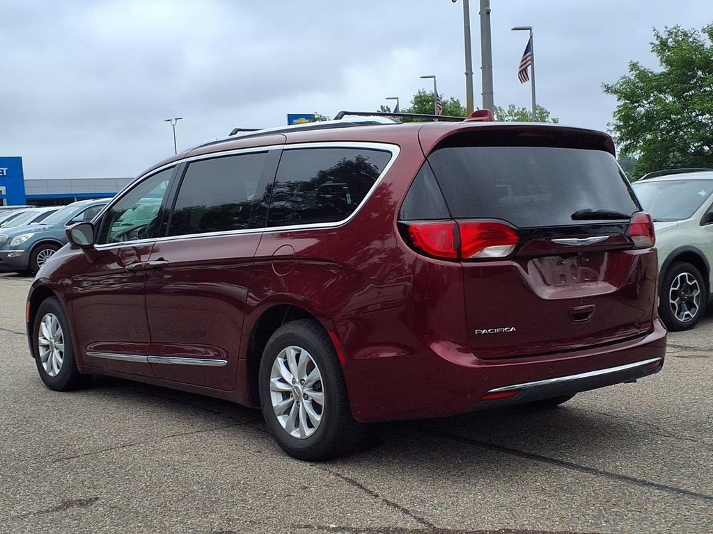 Used 2019 Chrysler Pacifica Touring-L FWD image 6