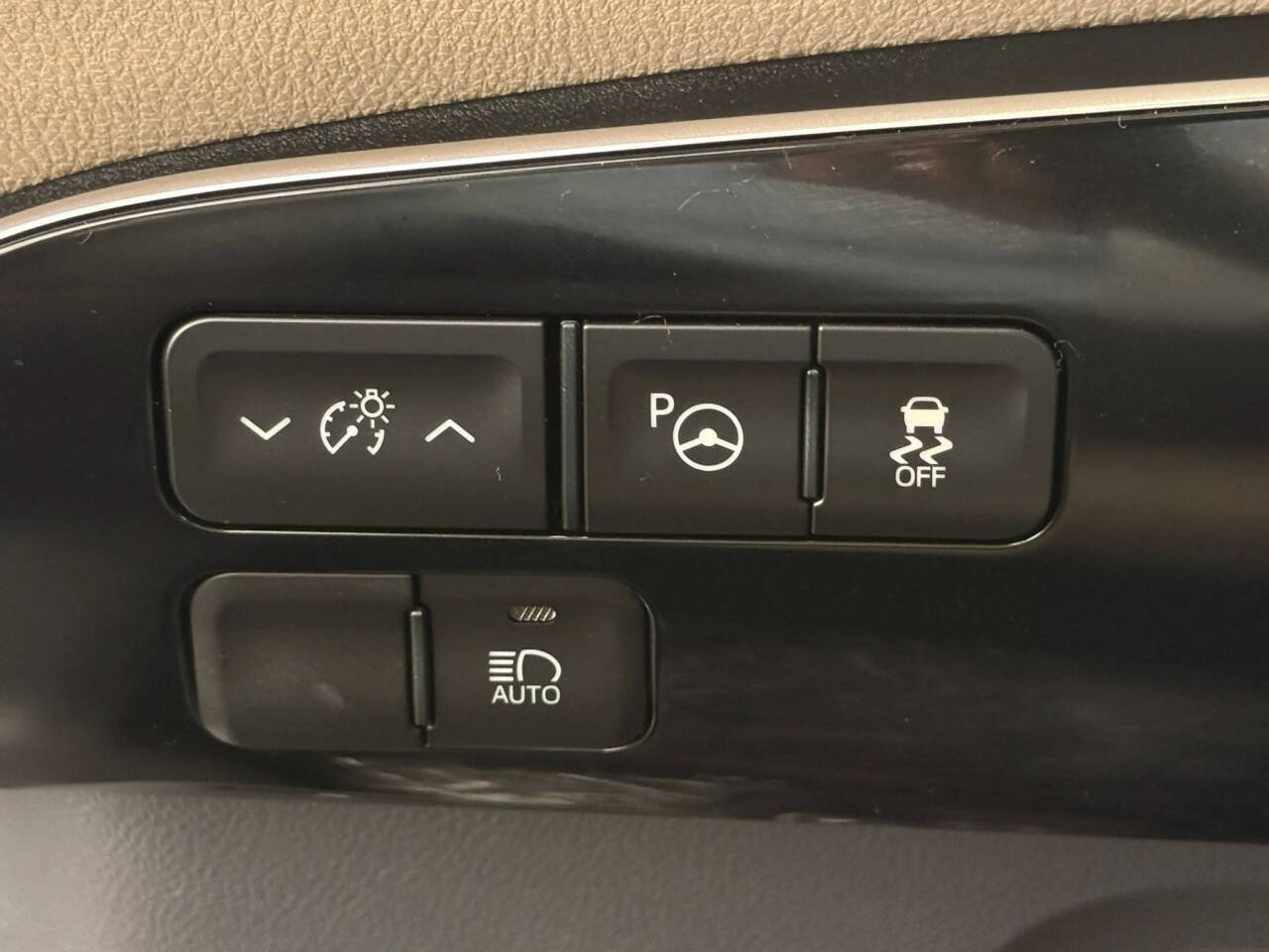 Used 2018 Toyota Prius Two w/ Prius Two Safety Plus Package FWD image 21