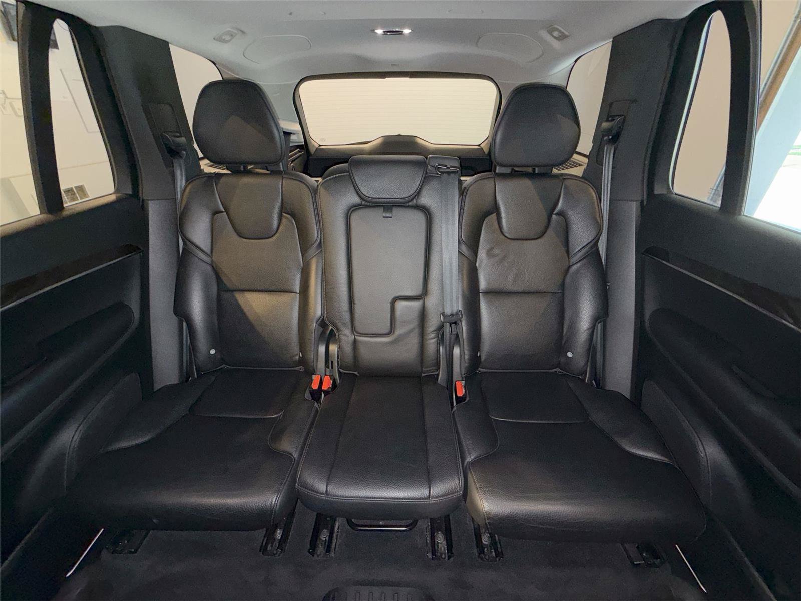 Used 2016 Volvo XC90 T6 Momentum w/ Momentum Plus Package AWD/4WD image 23