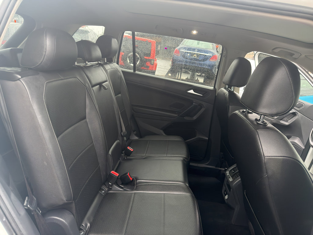 Used 2019 Volkswagen Tiguan SE w/ Panoramic Sunroof Package image 17