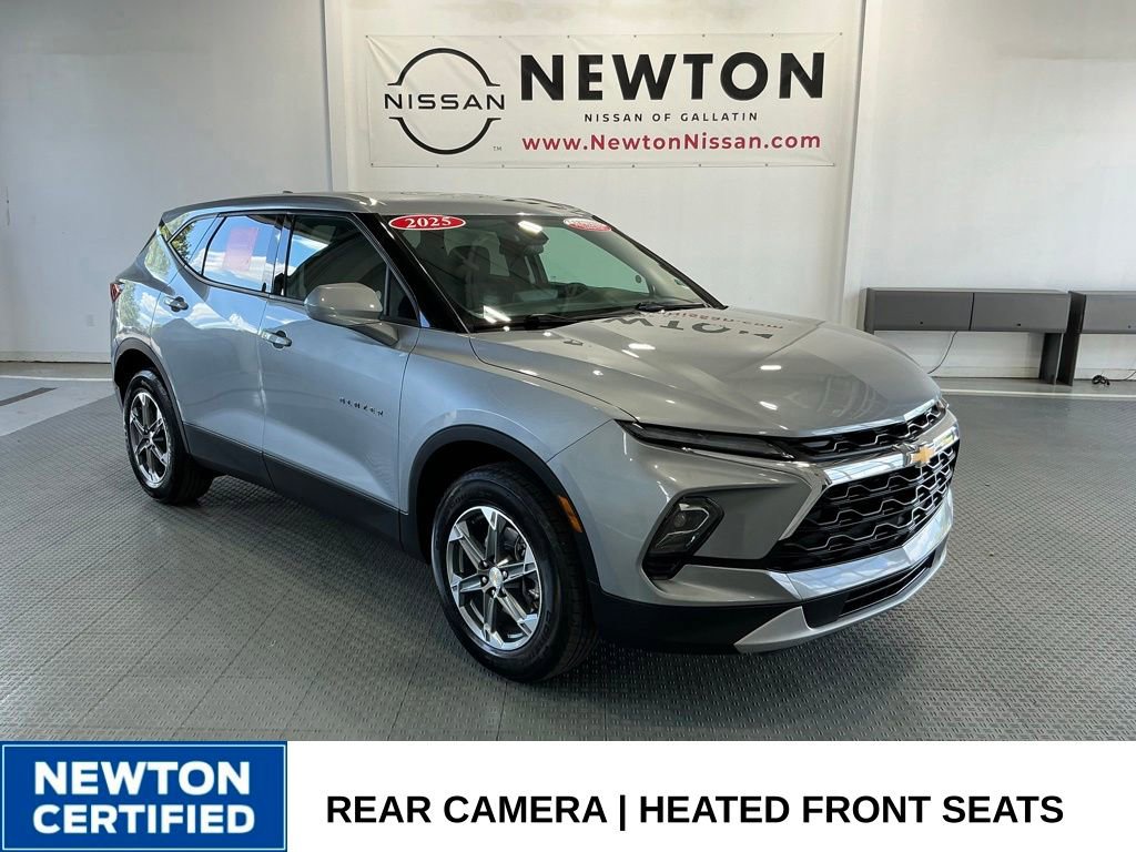 Used 2025 Chevrolet Blazer LT FWD image 1