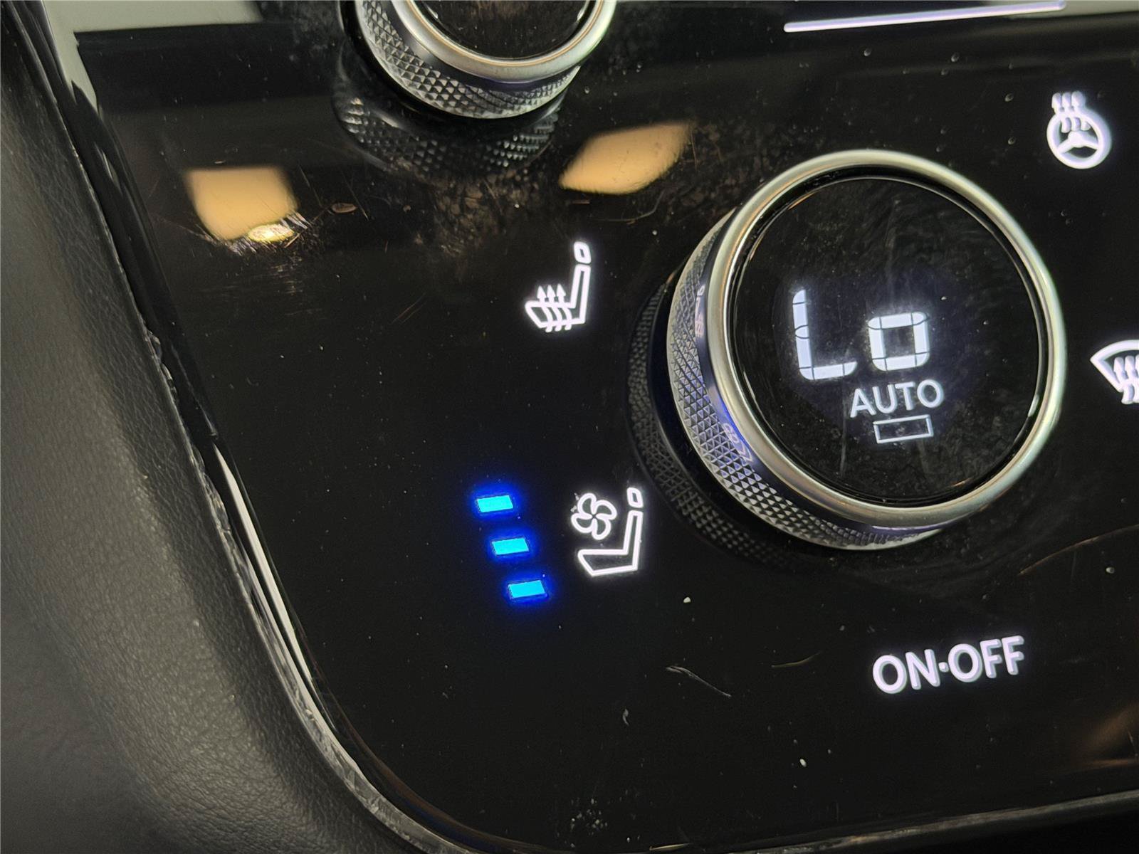 Used 2023 INFINITI QX60 Sensory w/ Cargo Package AWD/4WD image 31