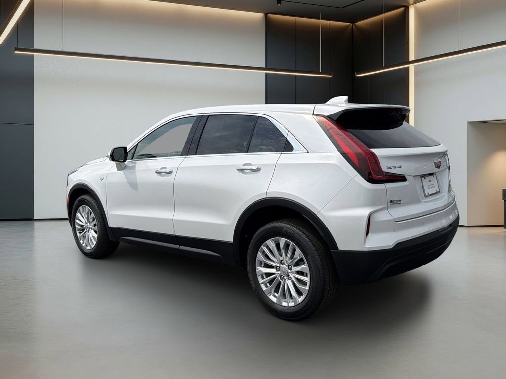 Used 2024 Cadillac XT4 Luxury w/ Cold Weather Package FWD image 3