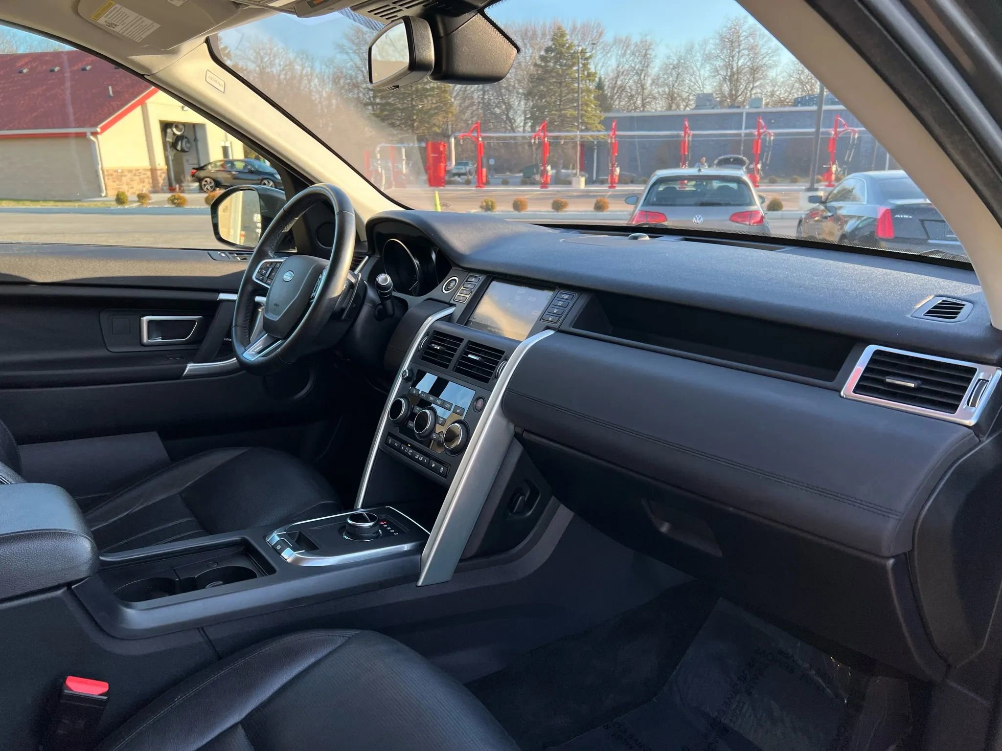 Used 2019 Land Rover Discovery Sport SE AWD/4WD image 21