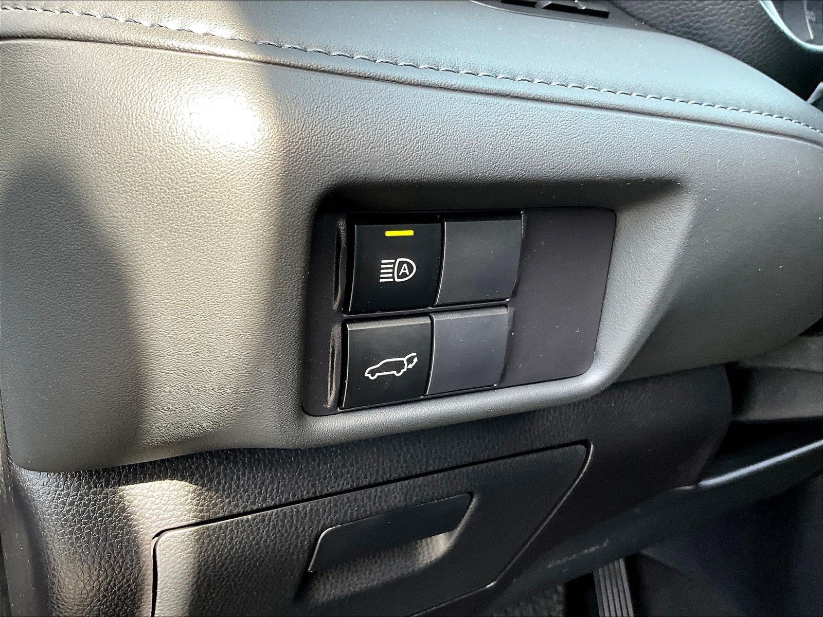 Used 2023 Toyota Highlander XLE AWD/4WD image 39