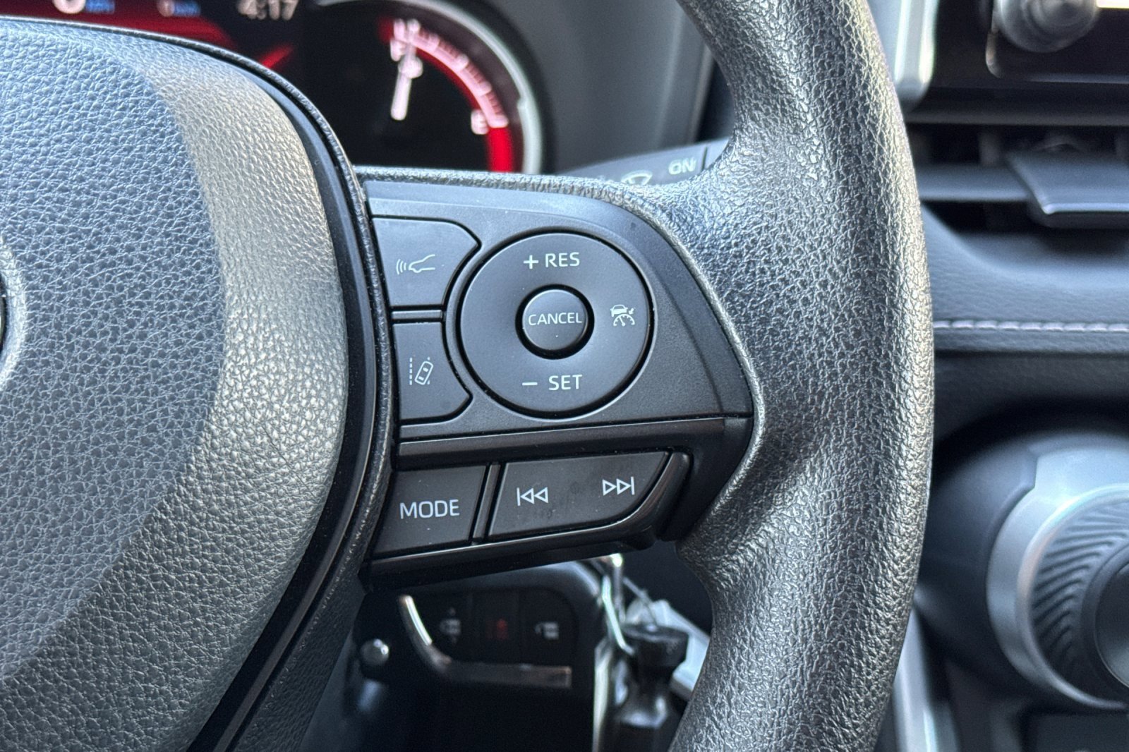 Used 2024 Toyota RAV4 LE image 27