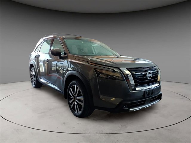 New 2025 Nissan Pathfinder Platinum image 2