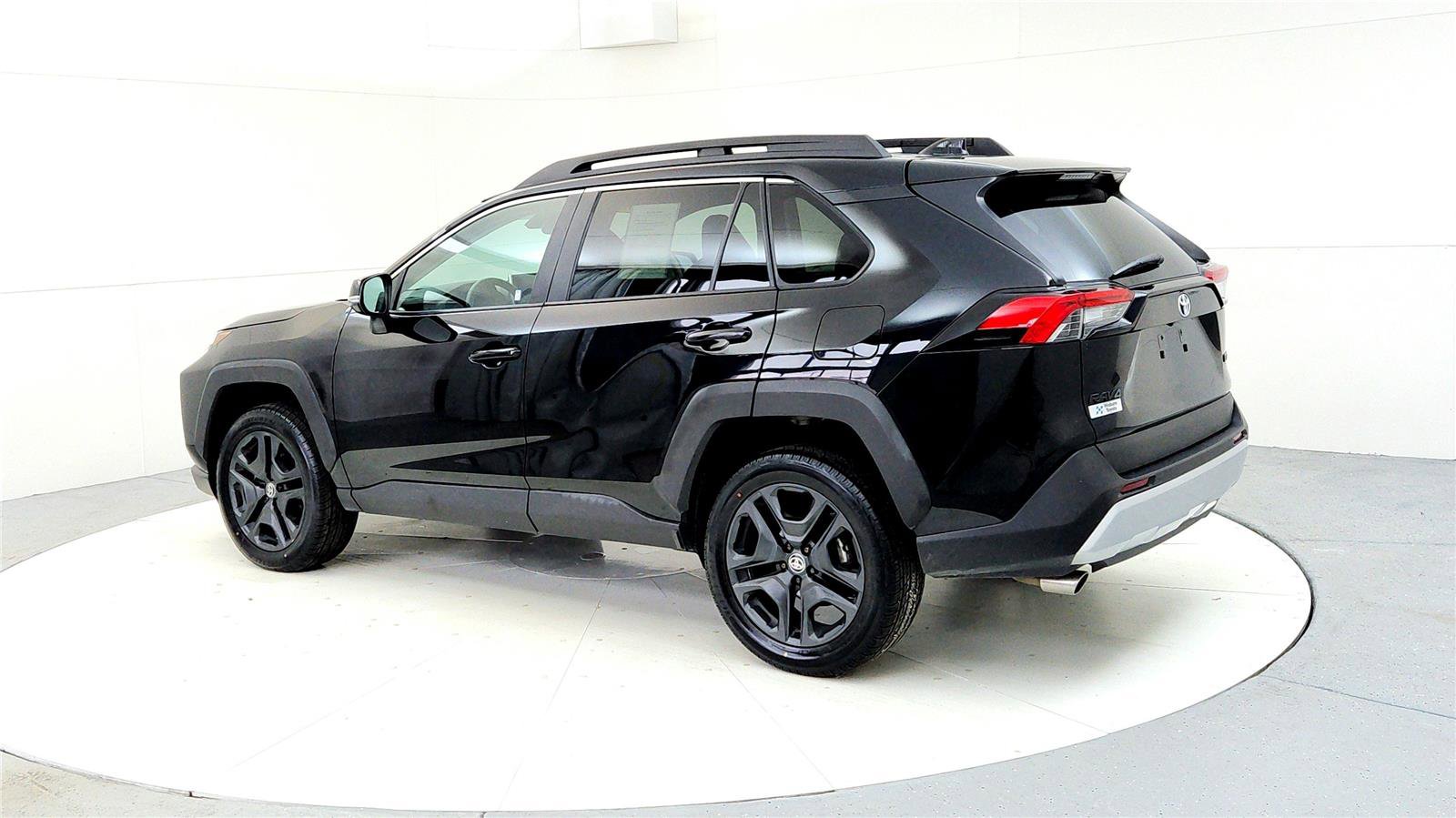 Used 2024 Toyota RAV4 Adventure image 4