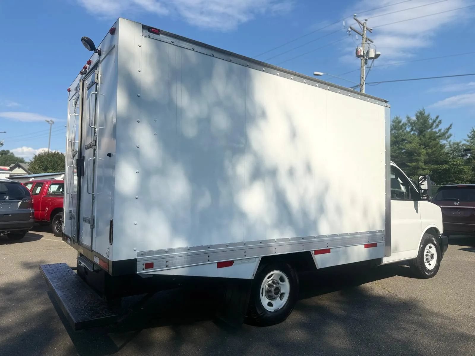 Used 2019 GMC Savana 3500 w/ Power Convenience Package RWD image 8
