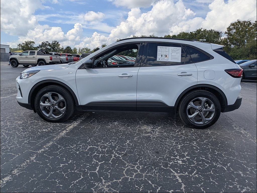 Used 2025 Ford Escape ST-Line FWD image 5