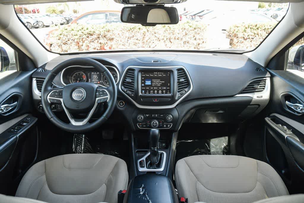 Used 2016 Jeep Cherokee Latitude w/ Comfort/Convenience Group FWD image 14