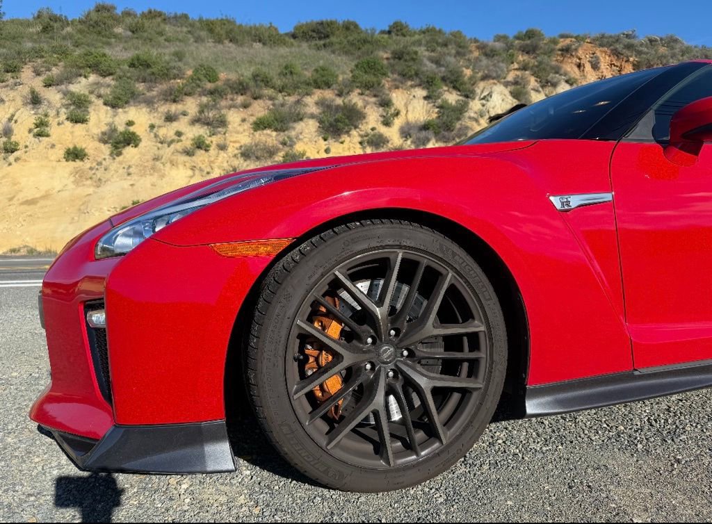 Used 2019 Nissan GT-R Premium image 3