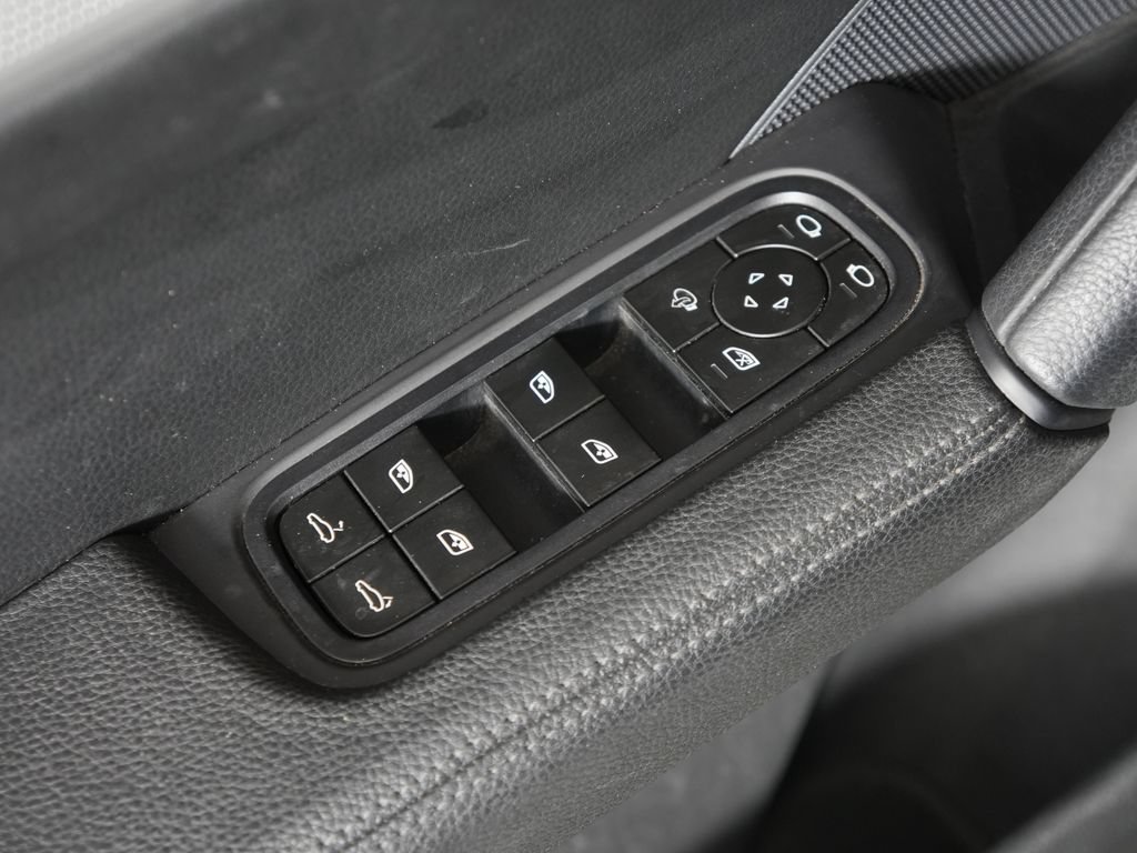 Certified 2024 Porsche Cayenne AWD/4WD image 18