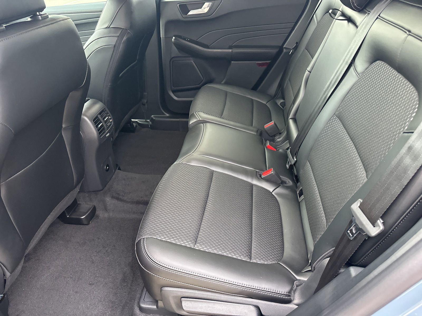 New 2025 Ford Escape SE image 24