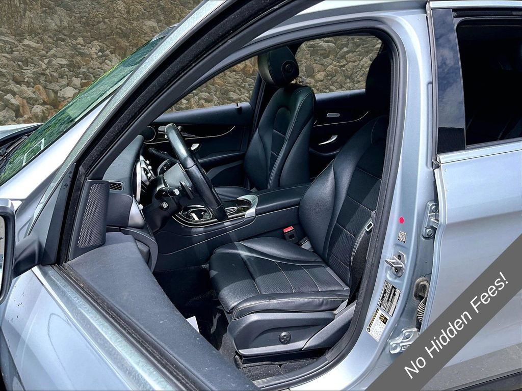 Used 2022 Mercedes-Benz GLC 300 4MATIC w/ Premium Package Lite image 22